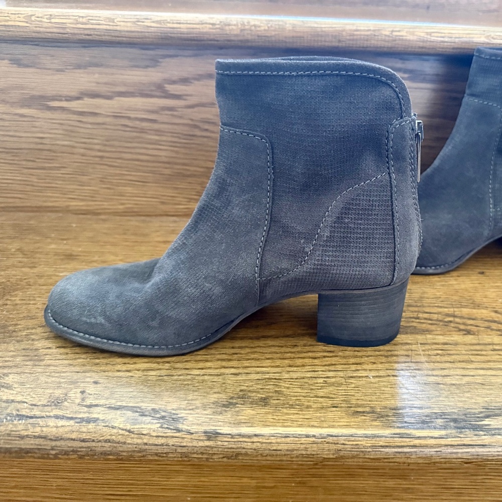 Aquatalia Taylor Gray Suede Ankle Bootie 8.5 NWT - Picture 2 of 10